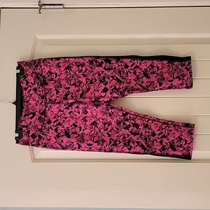 Nike Dri-Fit Pink and Black Capri Pants Size Medium
